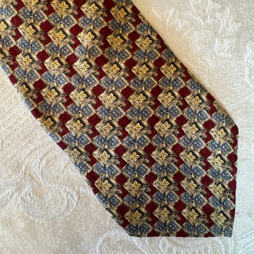 Bill Blass Vintage Red, Gold & Blue Geometric Medallion Silk Men’s Tie